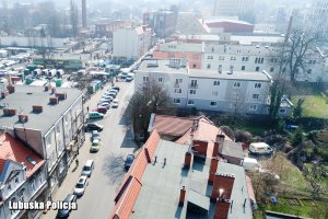 Zdjęcie wykonane z drona. Na zdjęciu widać ryneczek przy ul.Owocowej.
