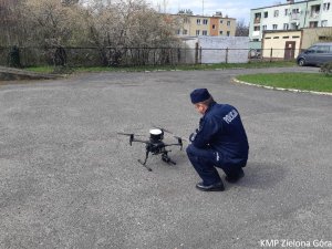 Policjant z dronem